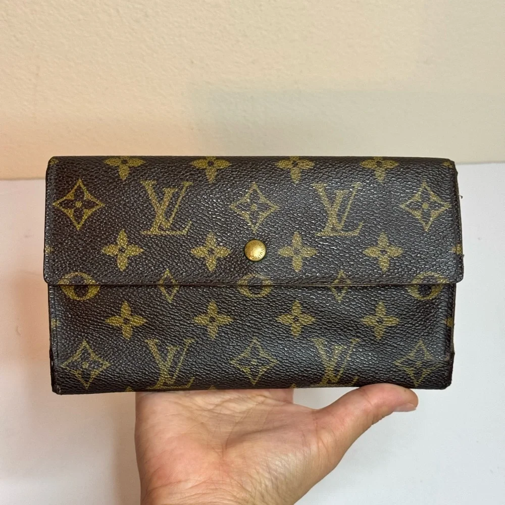 Louis Vuitton Monogram Sarah Wallet